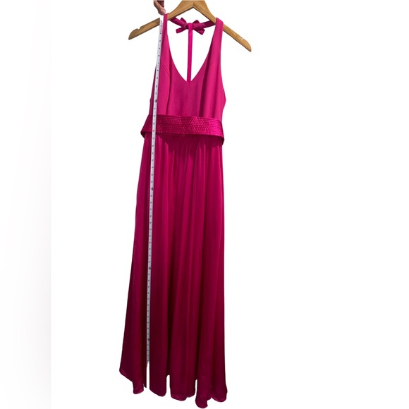 Vera Wang V-neck halter gown with sash - Picture 2 of 8